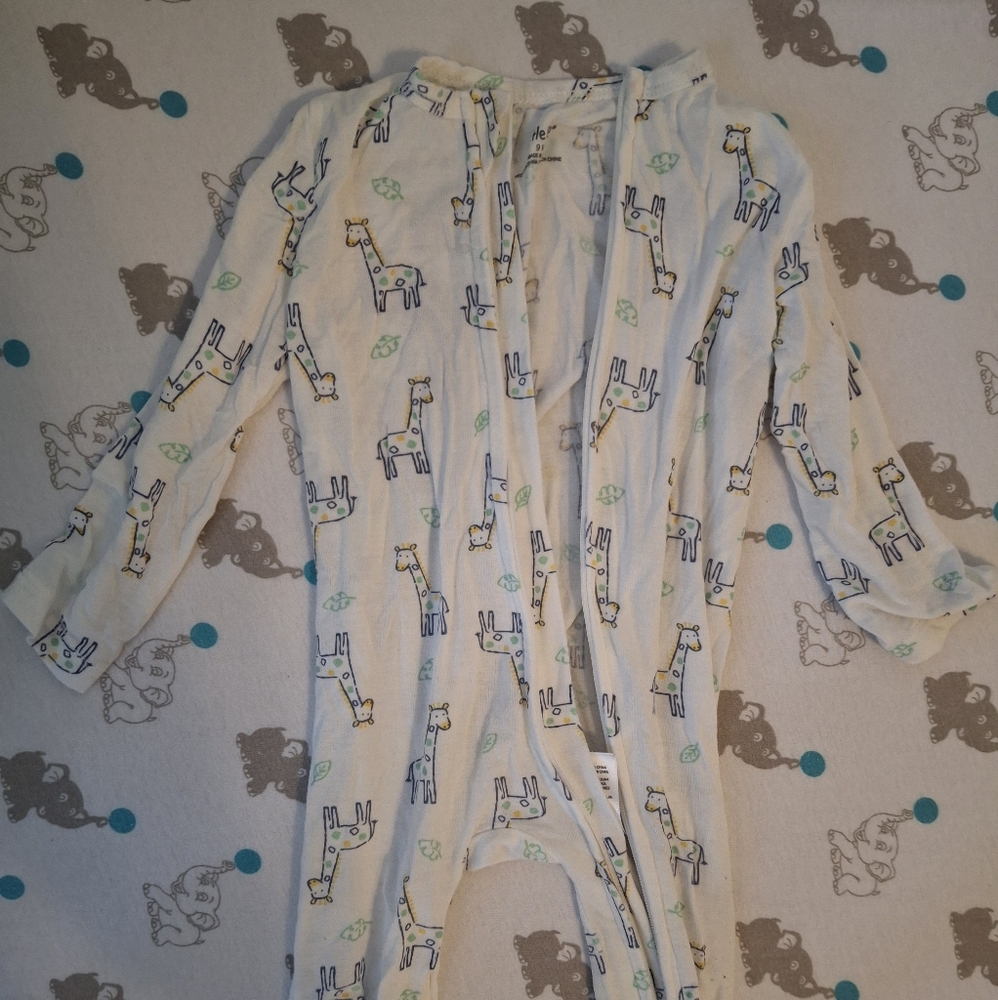 9 month old barely used onesie, long sleeve